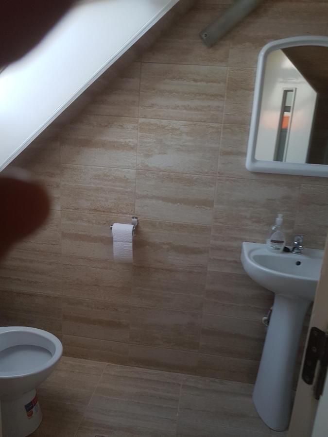 Lara Guest House Сфынту-Георге Экстерьер фото