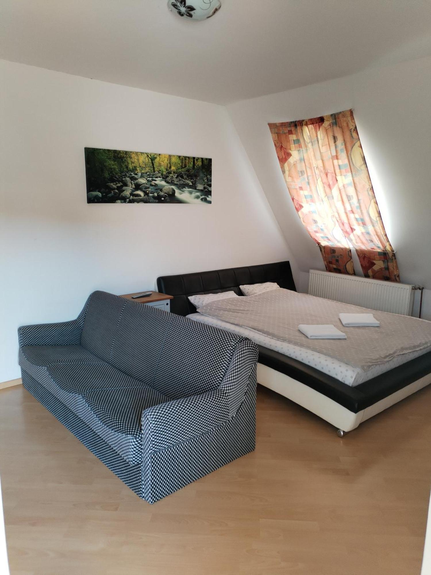 Lara Guest House Сфынту-Георге Экстерьер фото